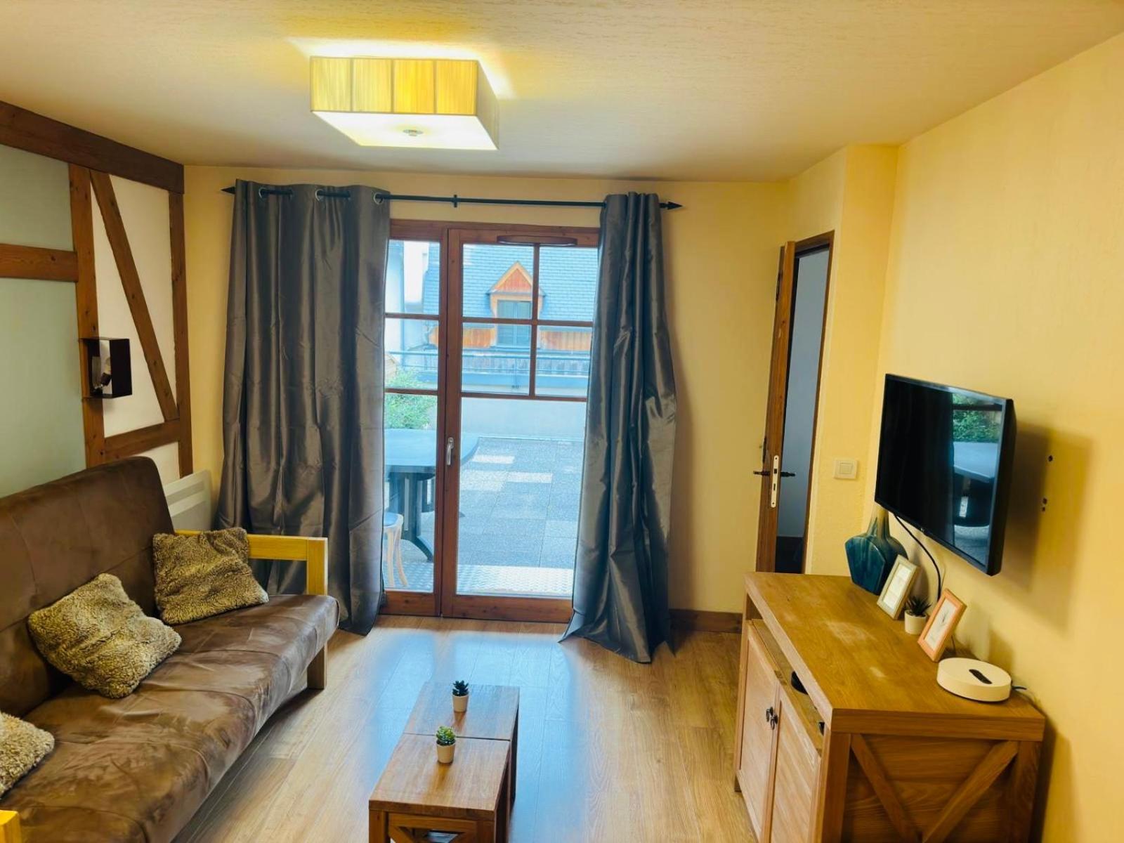 Appartements Avec Piscine Interieure Sauna Parking Etage 1 Au Centre Du Village Dans Residence Cami Real Saint-Lary-Soulan Zewnętrze zdjęcie